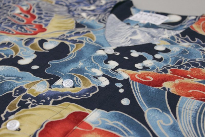 画像2: 変り織り大人用祭り鯉口シャツ【波と龍・紺系】 (2)